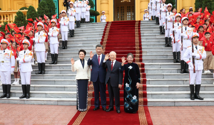 习近平同越共中央总书记阮富仲举行会谈.jpg