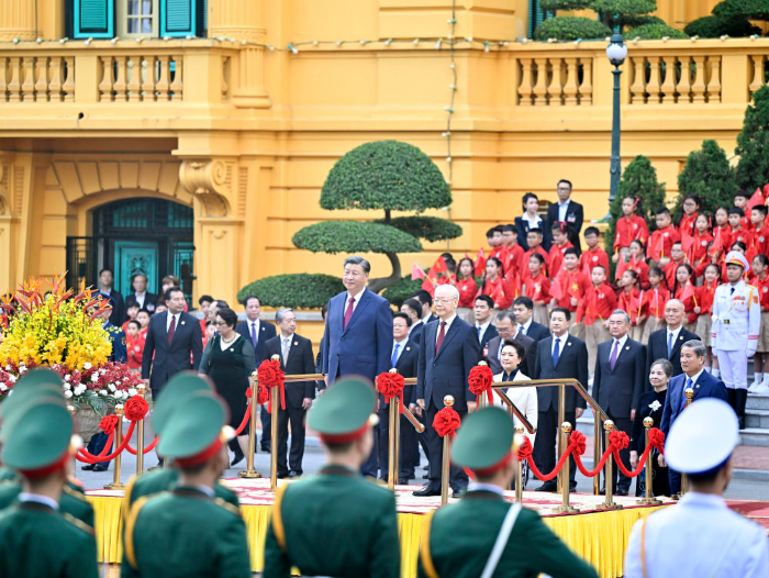 习近平同越共中央总书记阮富仲举行会谈.jpg