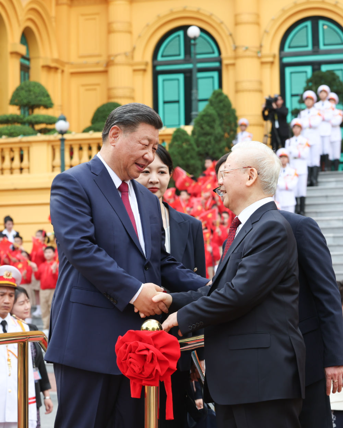 习近平同越共中央总书记阮富仲举行会谈.jpg