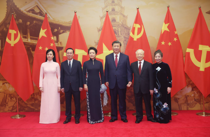 习近平同越共中央总书记阮富仲举行会谈.jpg