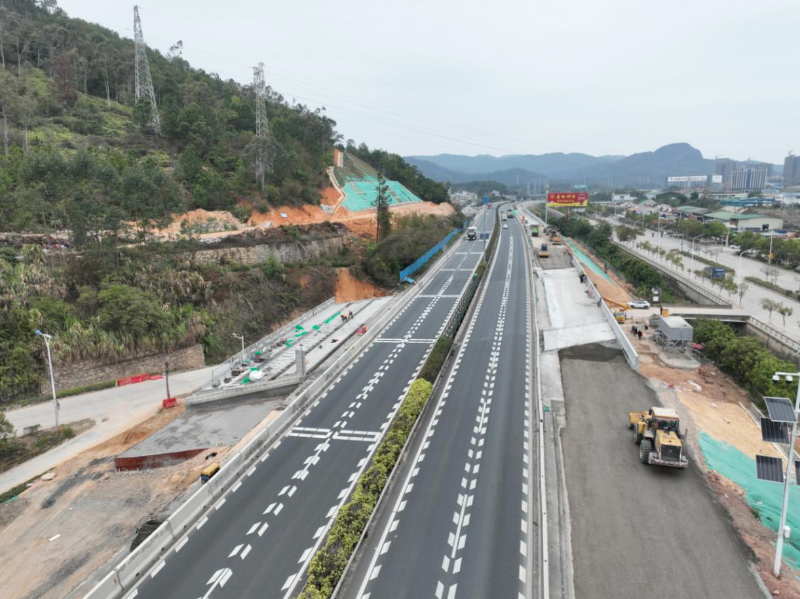 长深高速改扩建工程项目建设现场