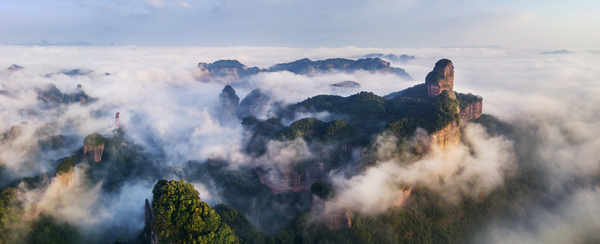 1.丹霞山风景区（万古丹霞     摄影：谢锦树）.jpg